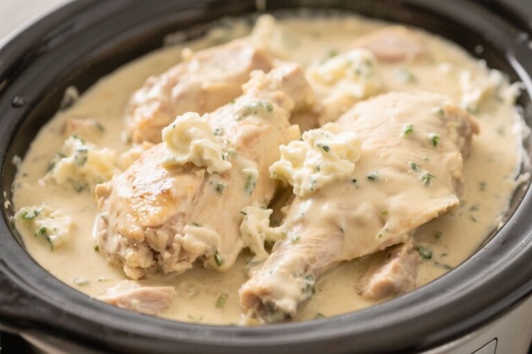 Crockpot Chicken in a Comforting Cream Cheese Sauce – Cozy, Easy, and Satisfying