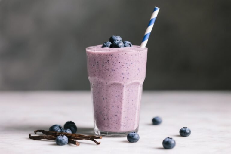 High-Protein Blueberry Vanilla Smoothie (Perfect for Weight Loss) – Simple, Satisfying, and Delicious